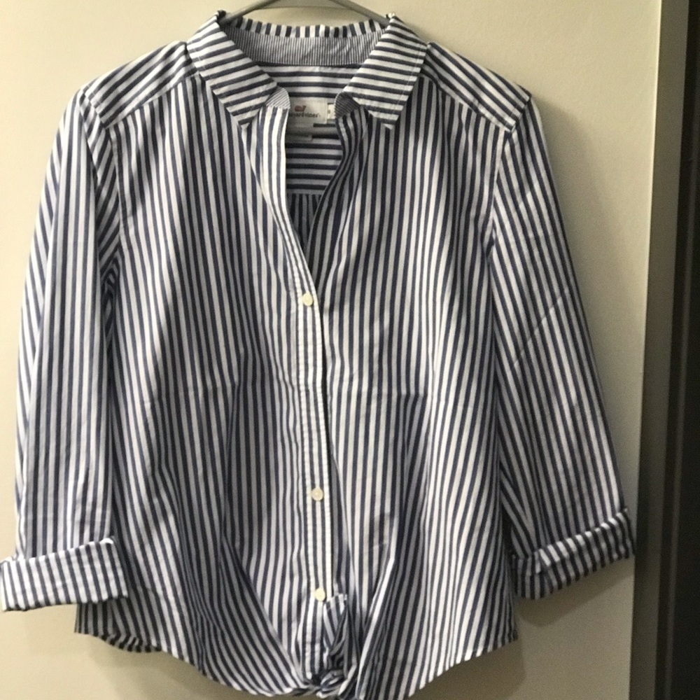 Vineyard vines blue stripped button up